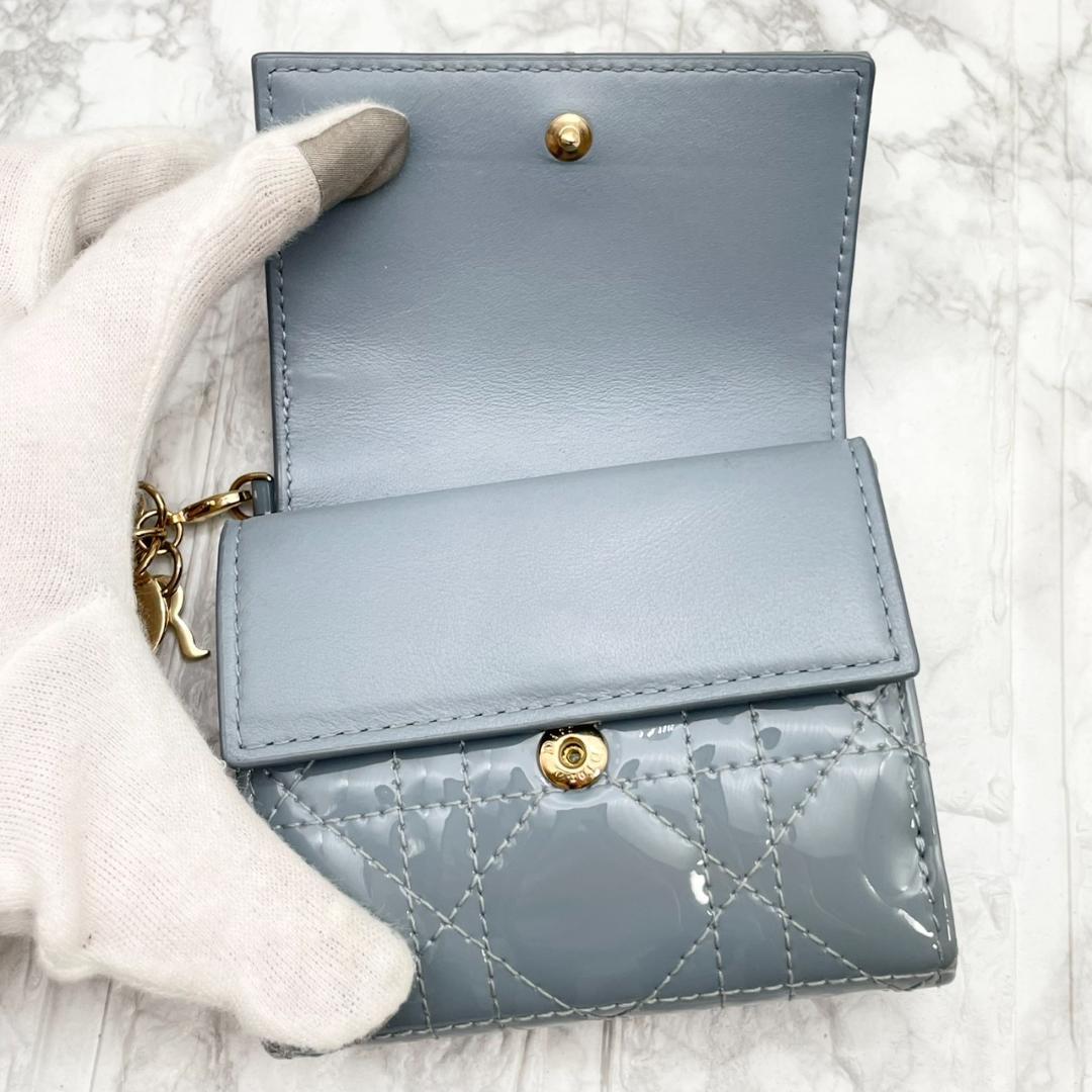 美品✨ディオール　折財布　ロータスウォレット　カナージュ　パテント　ライトブルー