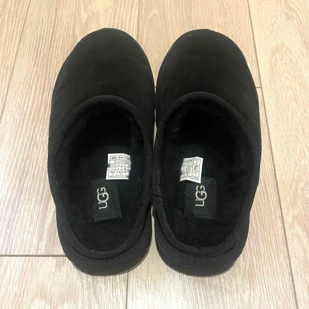 D9 【美品】UGG ブラック スリッポン　ムートン