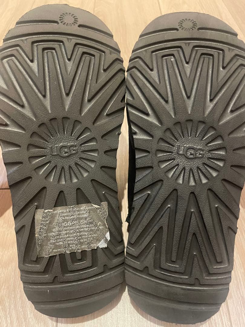 D9 【美品】UGG ブラック スリッポン　ムートン