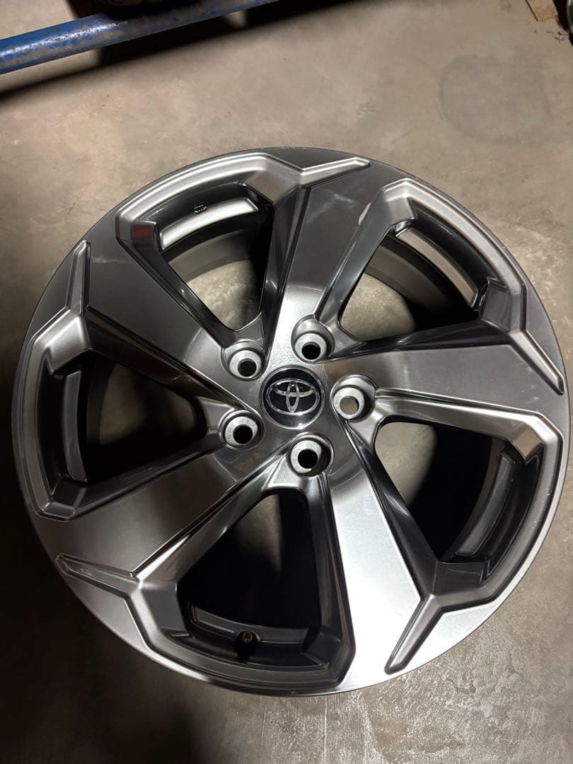 トヨタ RAV4 純正アルミホイール18インチ