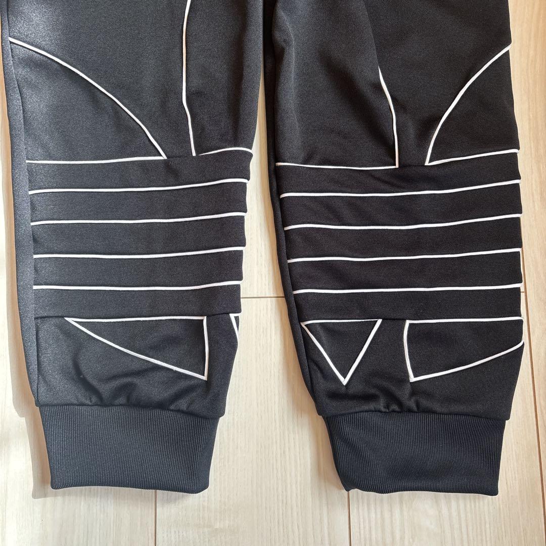 〈adidas〉ビッグ トレフォイル アウトライン トラックトップ&パンツセット