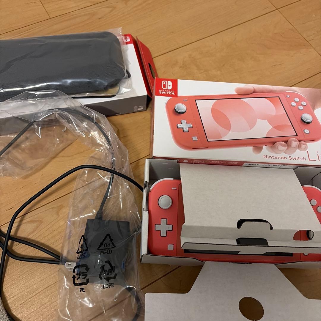 Nintendo Switch Lite コーラル 本体と純正フリップカバー