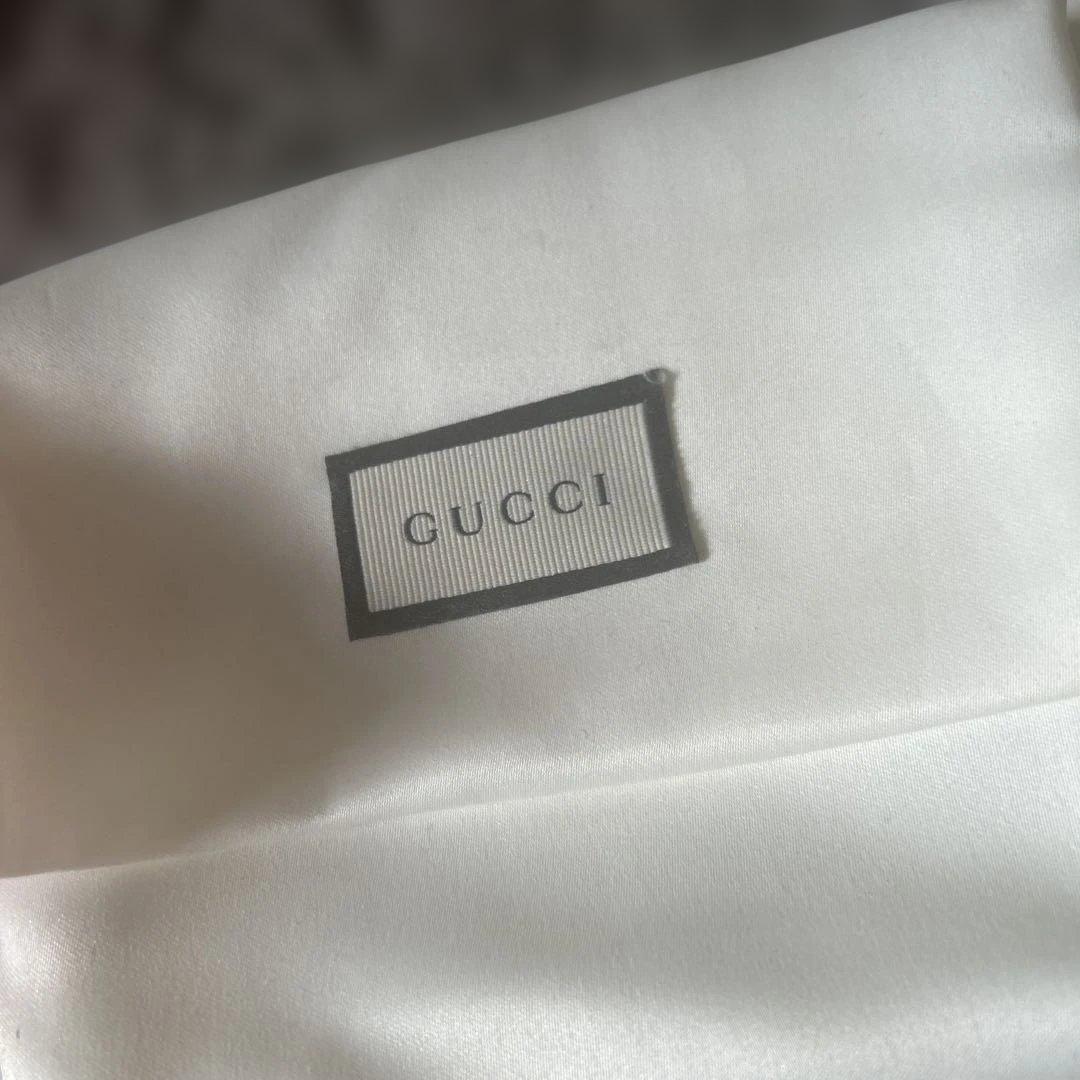 GUCCI フラワープリント 二つ折り財布　ピンクです。新品　未使用　美品