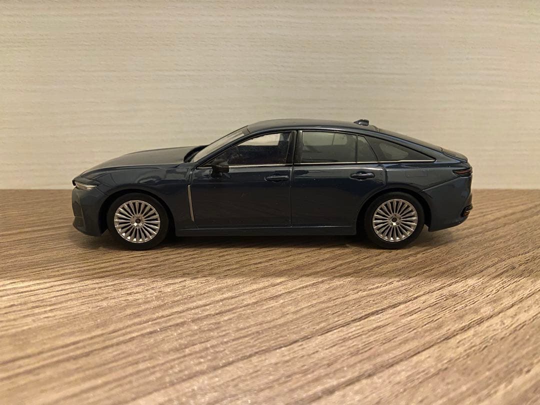 1/30 トヨタ　クラウン　セダン　カラーサンプル　非売品　ミニカー　グレー