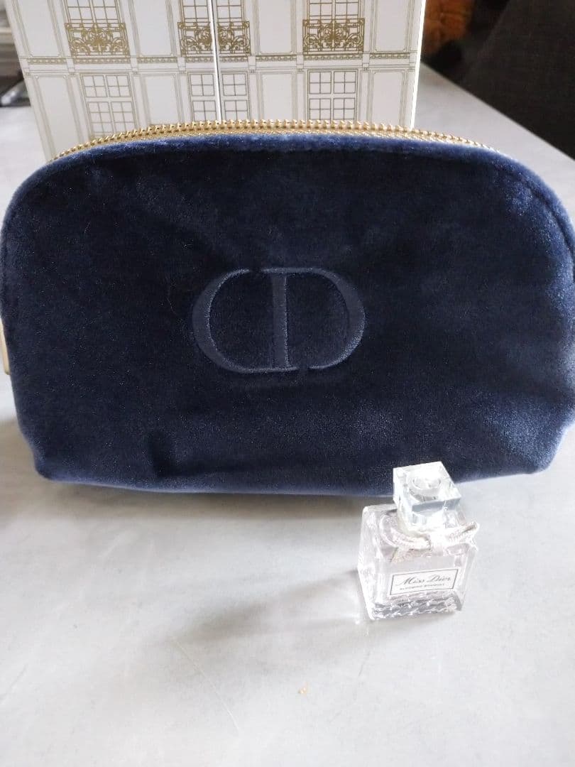 Dior クリスマスコフレデザインボックス ポーチ&ミニ香水付き
