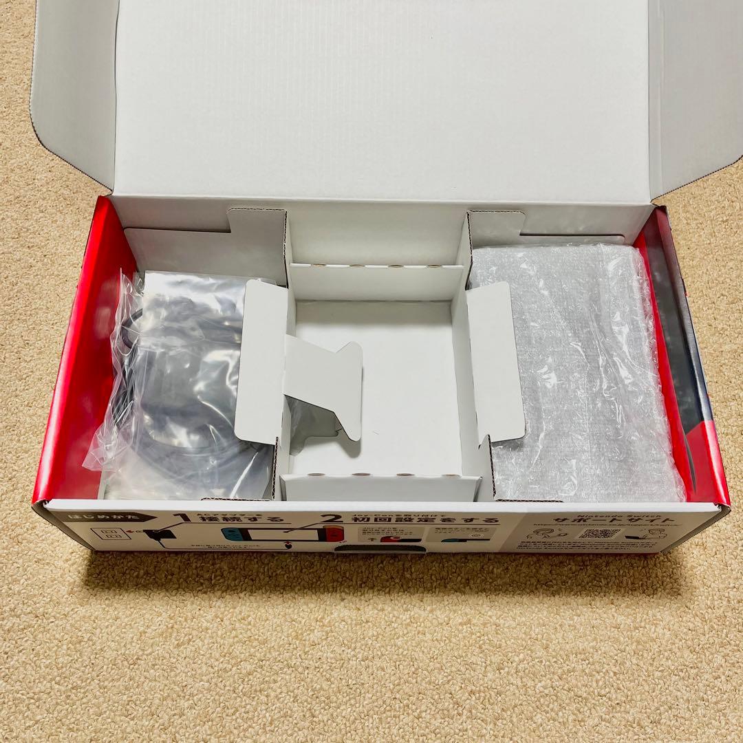 Nintendo Switch (Joy-Con無し)＋純正付属品＋ポーチ