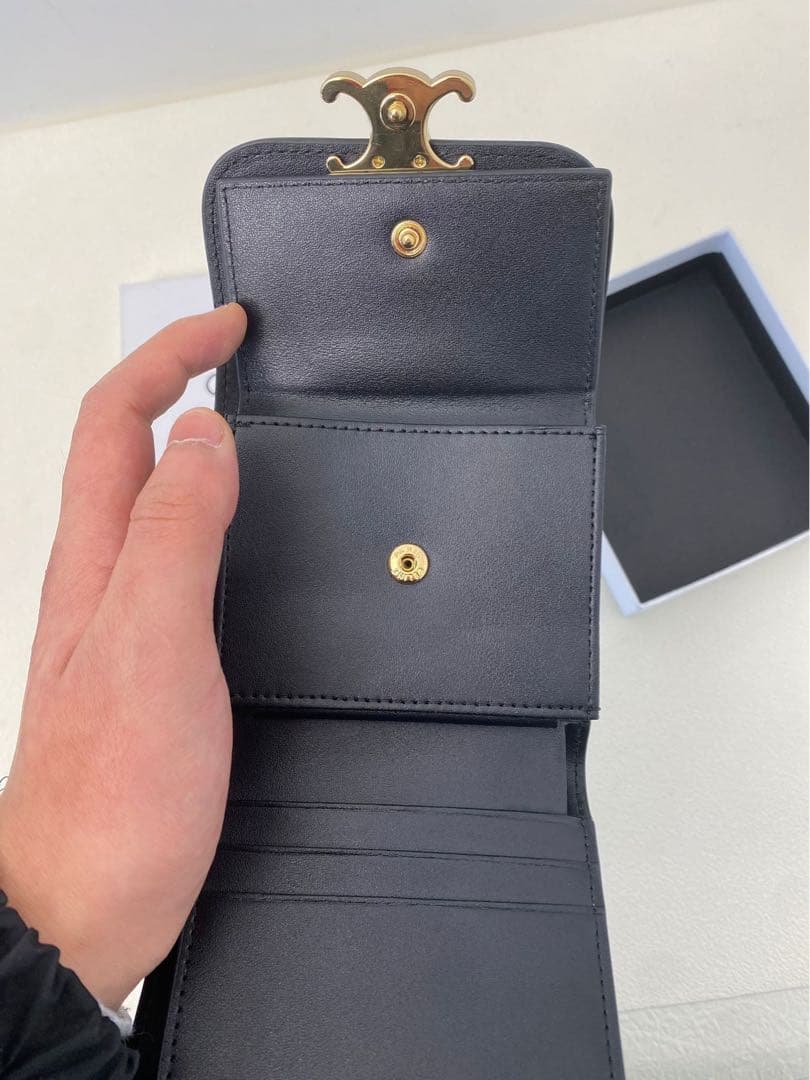 CELINE 黒いレザー三つ折り財布