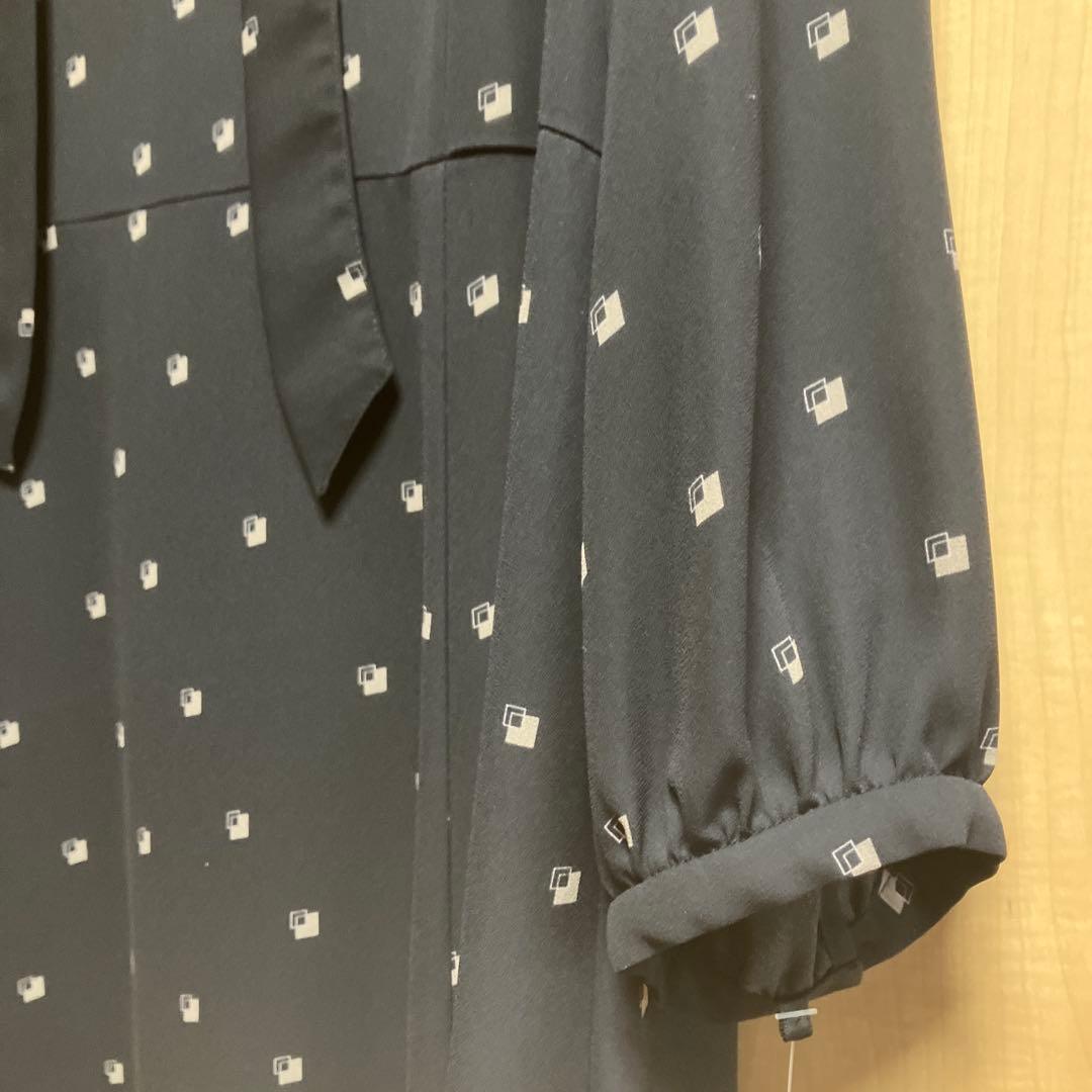 ☆新品未使用☆ミゼール￼スクエア柄 ボウタイワンピース 長袖