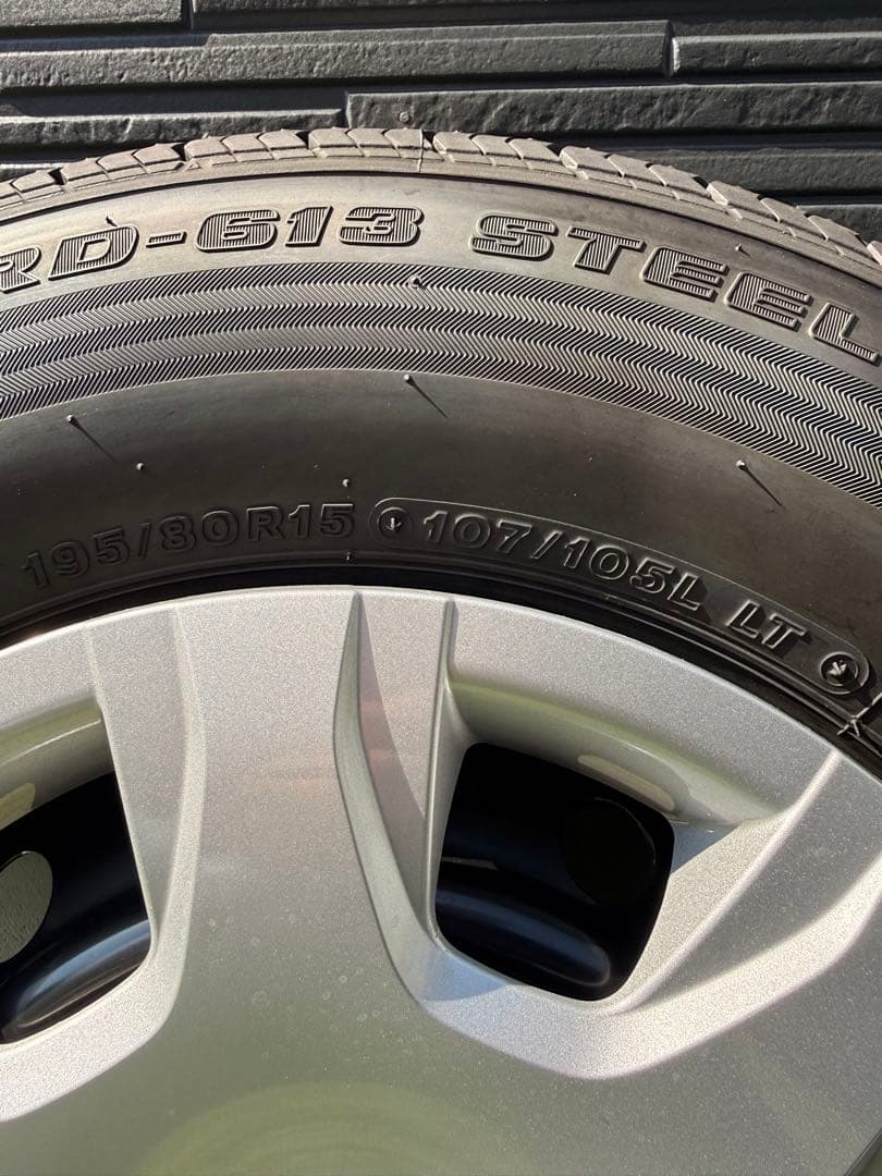 トヨタ　ハイエース　純正タイヤ　ホイール　4本セット 新車外し