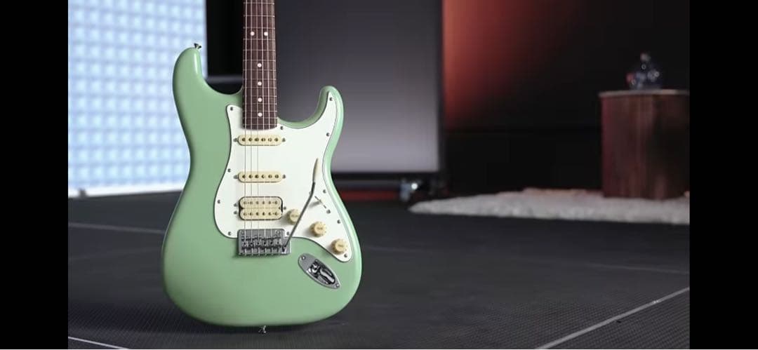 FENDER Player Il Stratocaster® HSSアンプ付き