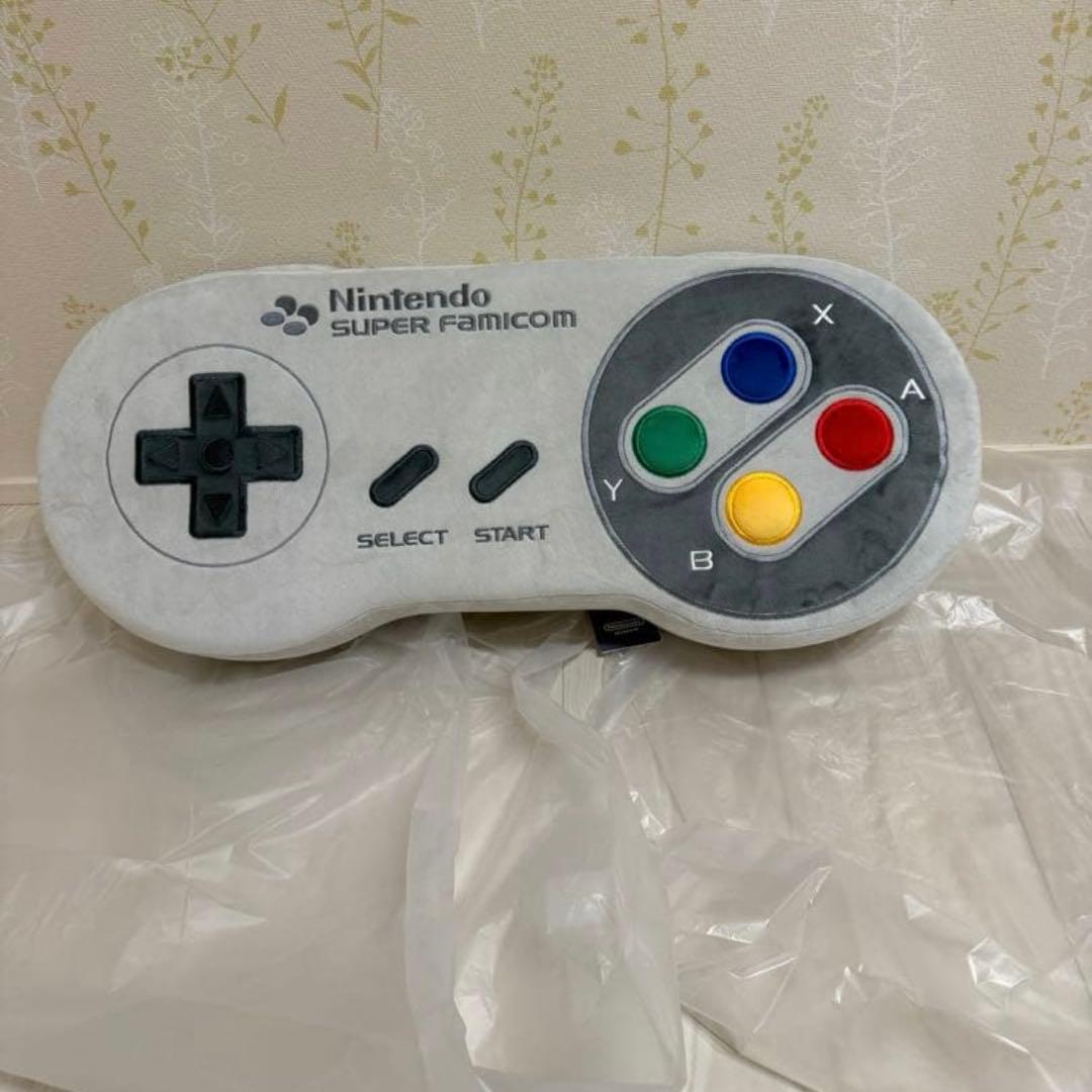 任天堂 ニンテンドーミュージアム ゲームコントローラー型クッション 全4種 新品