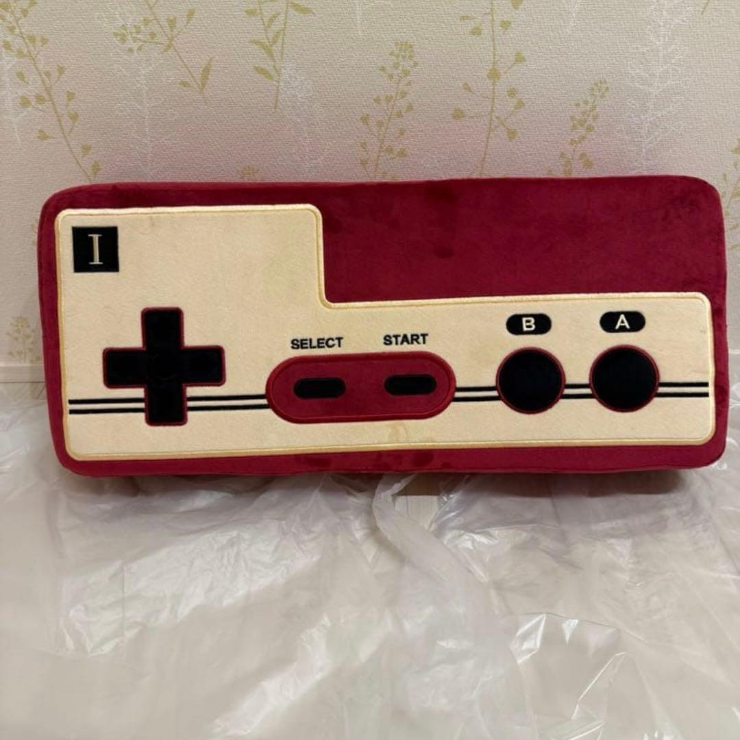 任天堂 ニンテンドーミュージアム ゲームコントローラー型クッション 全4種 新品