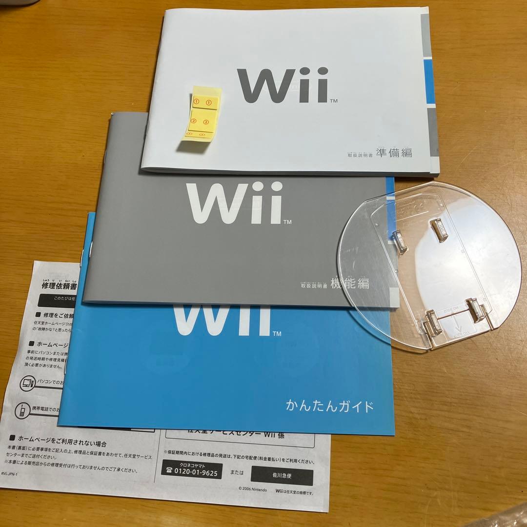 任天堂Wii 本体　付属品一式　リモコン×2 ヌンチャク×2 ソフト4点