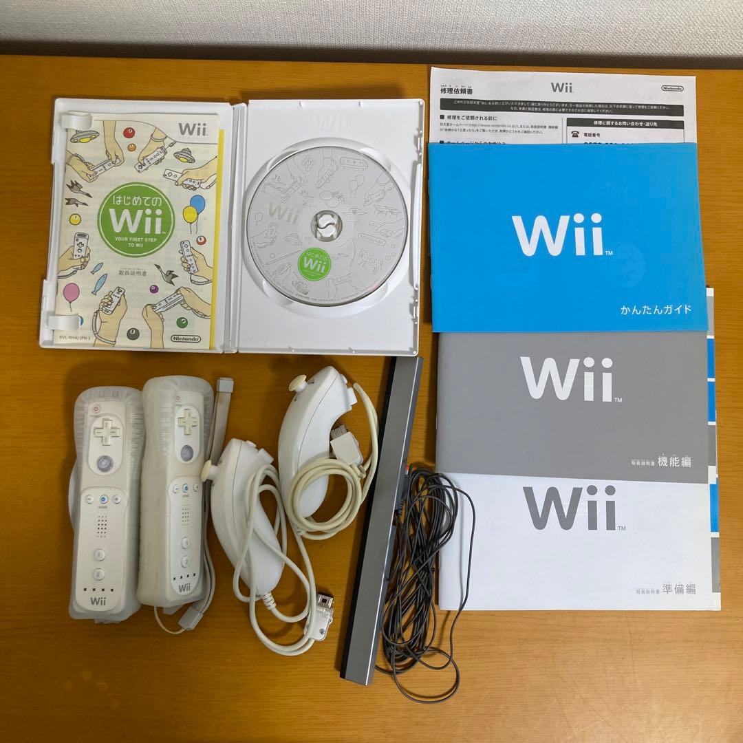 任天堂Wii 本体　付属品一式　リモコン×2 ヌンチャク×2 ソフト4点