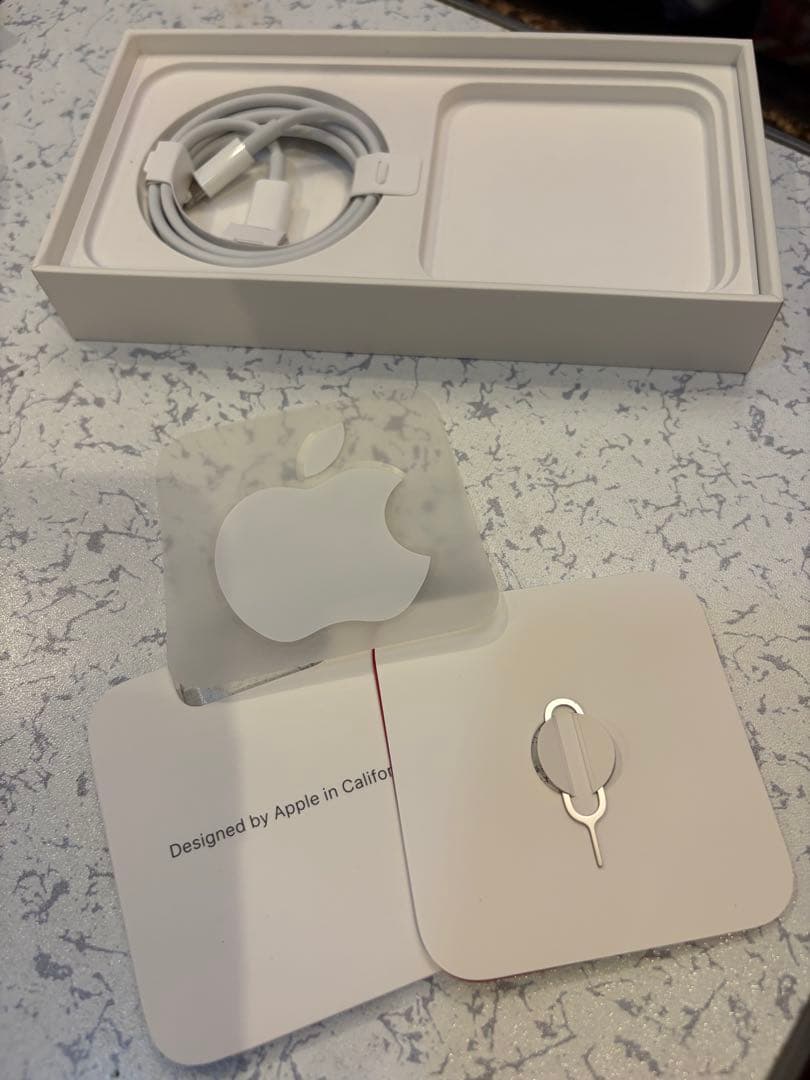 【美品】Apple iPhone 13 レッド本体　128GB 箱、付属品つき