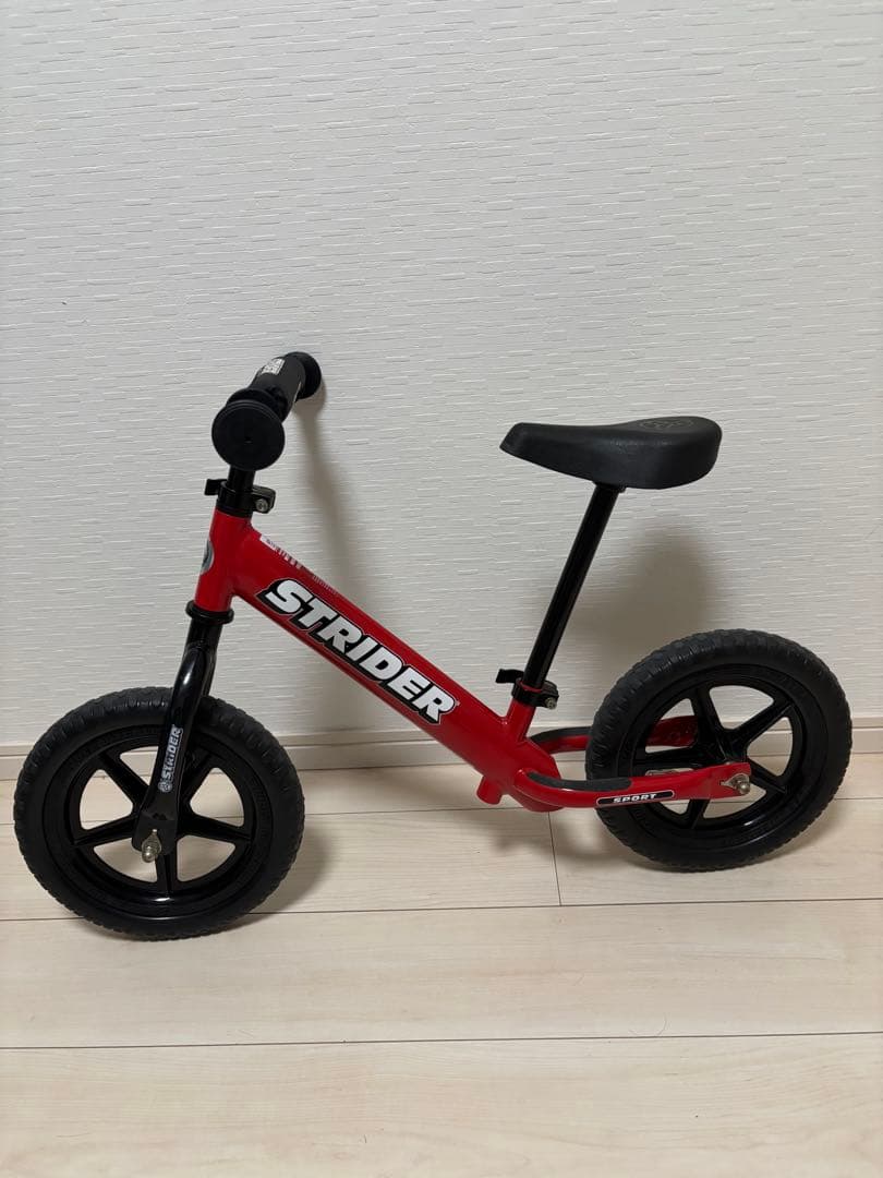ストライダーSTRIDER12スポーツモデル12インチ　RD