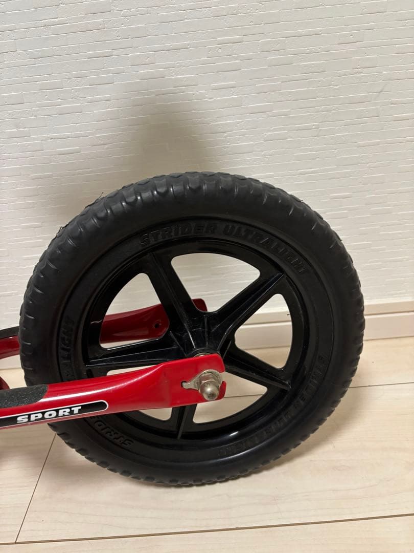 ストライダーSTRIDER12スポーツモデル12インチ　RD