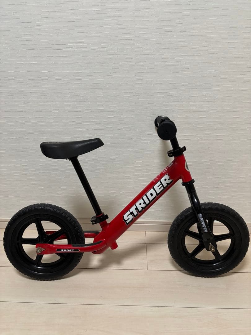 ストライダーSTRIDER12スポーツモデル12インチ　RD