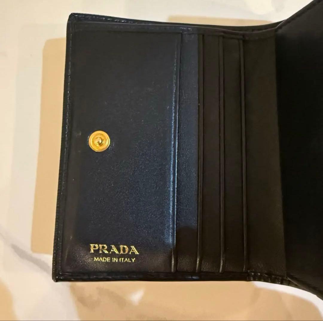PRADA 財布　ブラック　黒　2つ折り財布