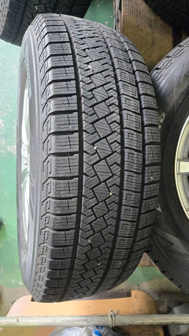 【1/6まで】スタッドレス 2023年製 215/65R16 ピレリ ホイール付