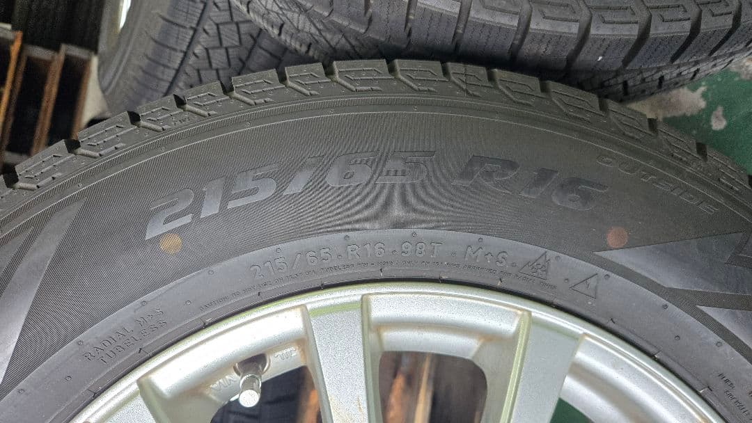 【1/6まで】スタッドレス 2023年製 215/65R16 ピレリ ホイール付