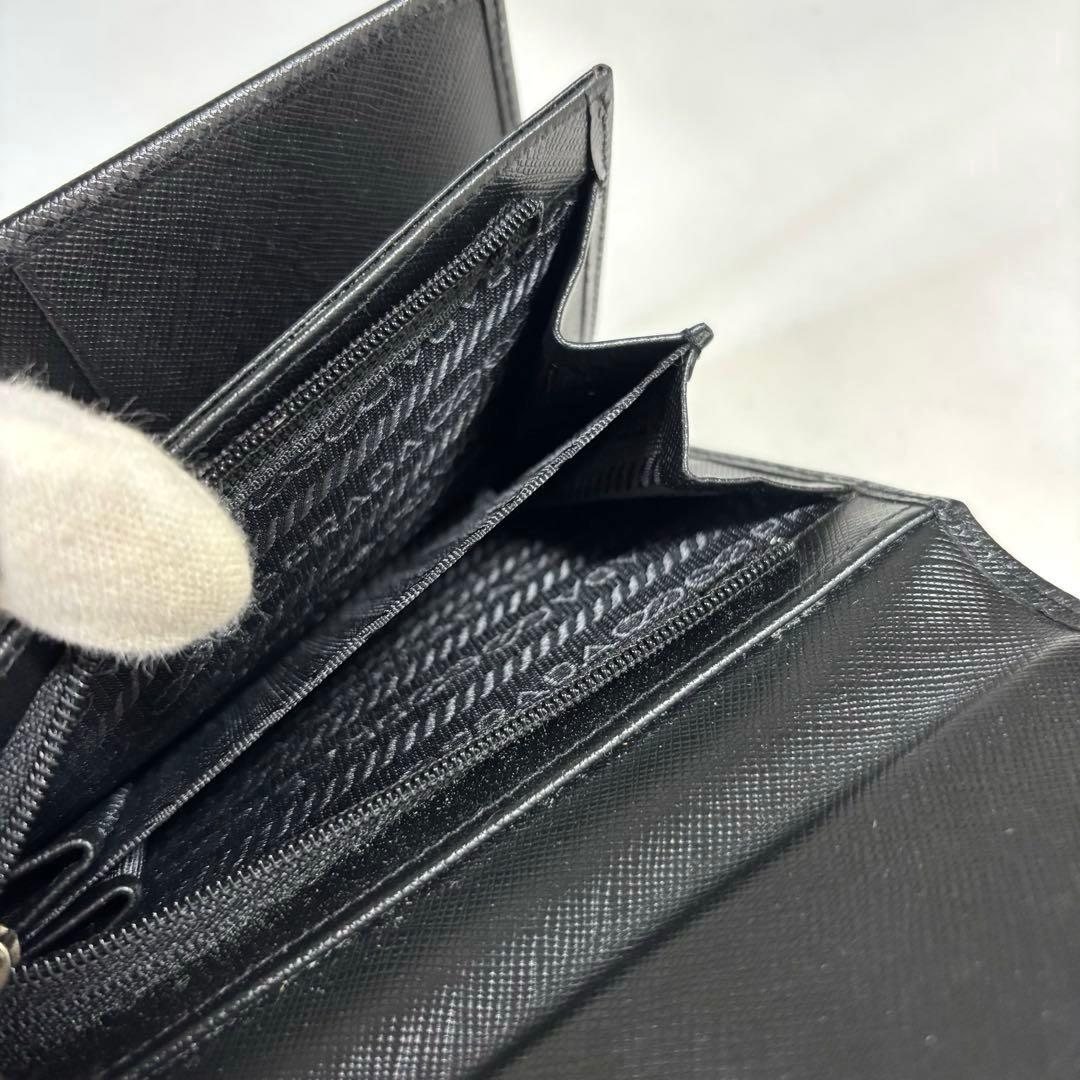 ✨新品✨箱カード付✨PRADA プラダ◆黒ブラック◆折財布◆フルレザー
