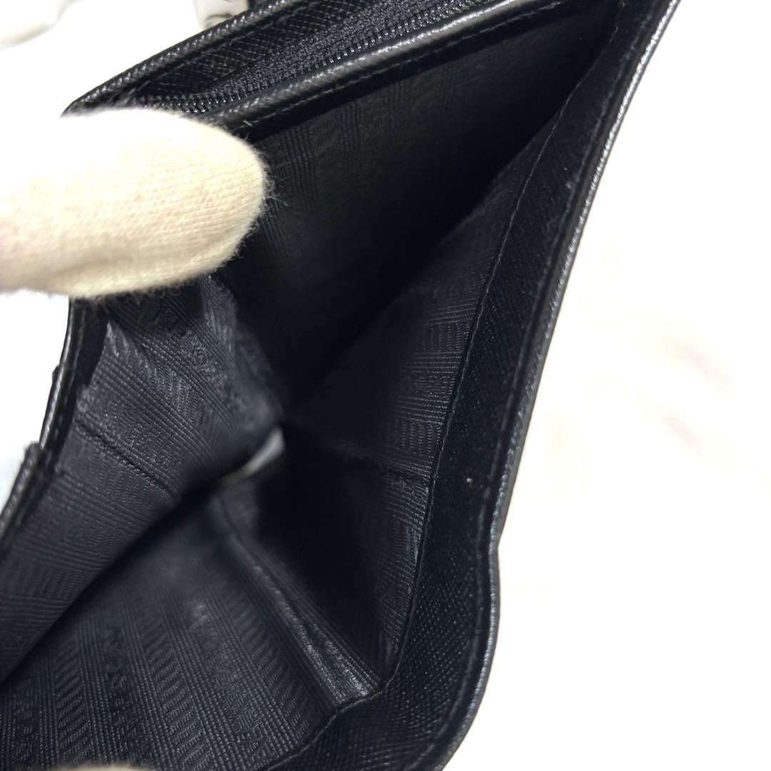 ✨新品✨箱カード付✨PRADA プラダ◆黒ブラック◆折財布◆フルレザー