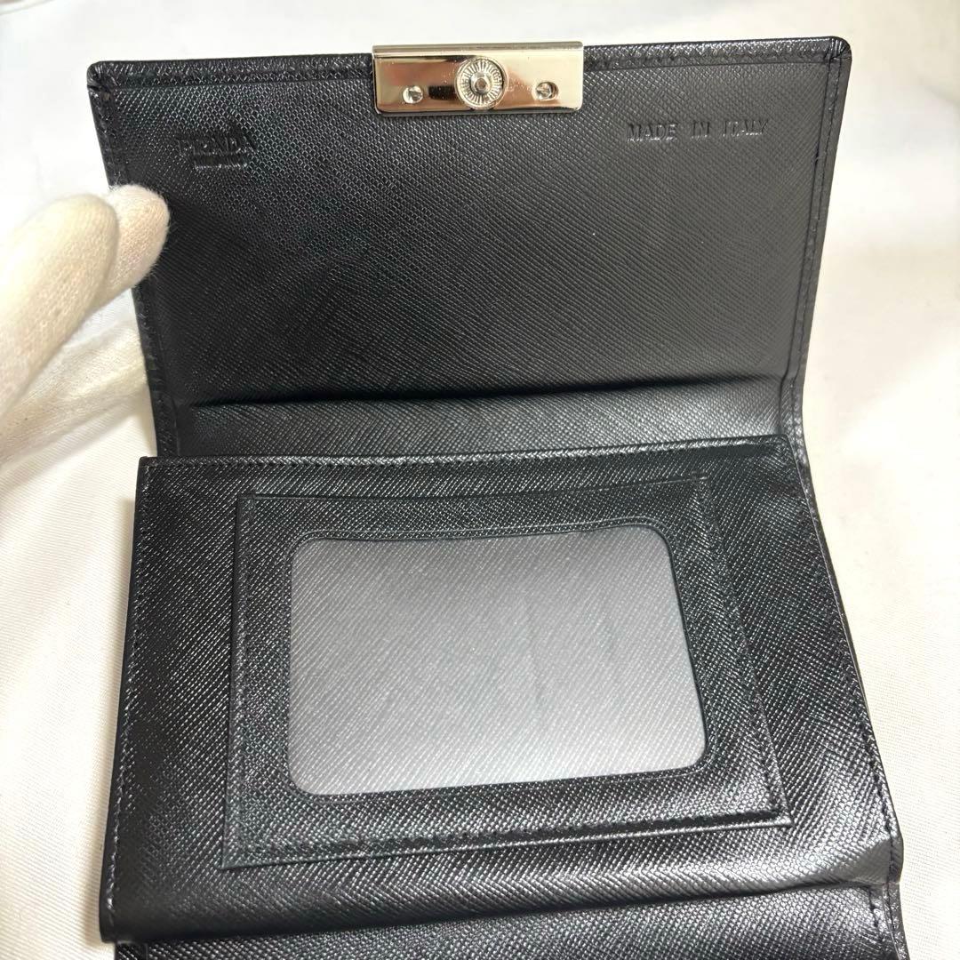 ✨新品✨箱カード付✨PRADA プラダ◆黒ブラック◆折財布◆フルレザー