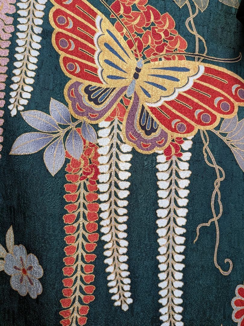 バッグ付き！振袖フルセット(7点)成人式・古典柄・金駒刺繍・金彩加工・舞蝶