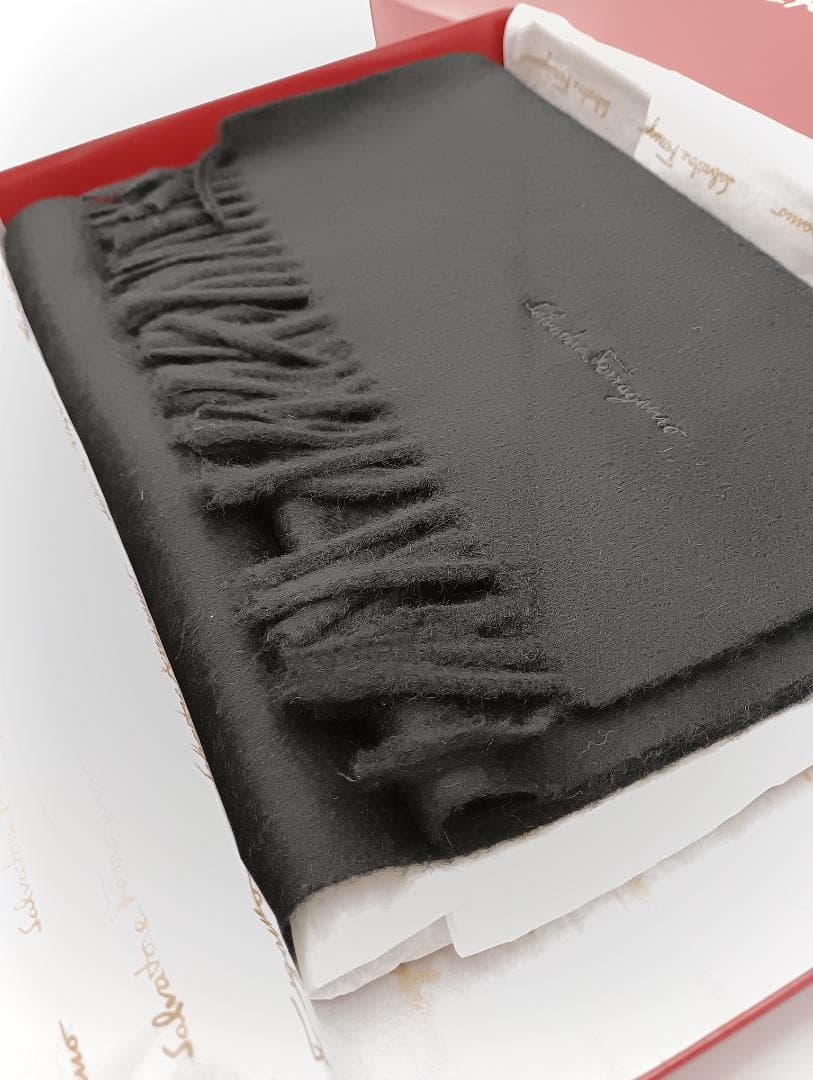 フェラガモ　マフラー　カシミヤ 100%　新品　未使用　イタリア　美品　ブラック