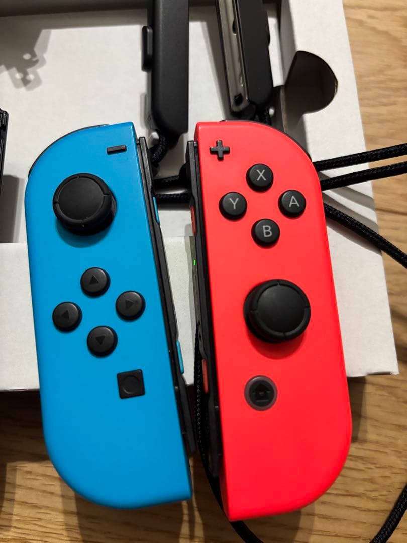 Nintendo Switch 本体 青・赤 Joy-Con付き
