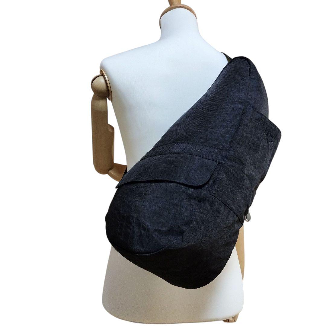 極美品✨ヘルシーバックバッグ　ボディバッグ　ナイロン　斜め掛け　Sサイズ　黒