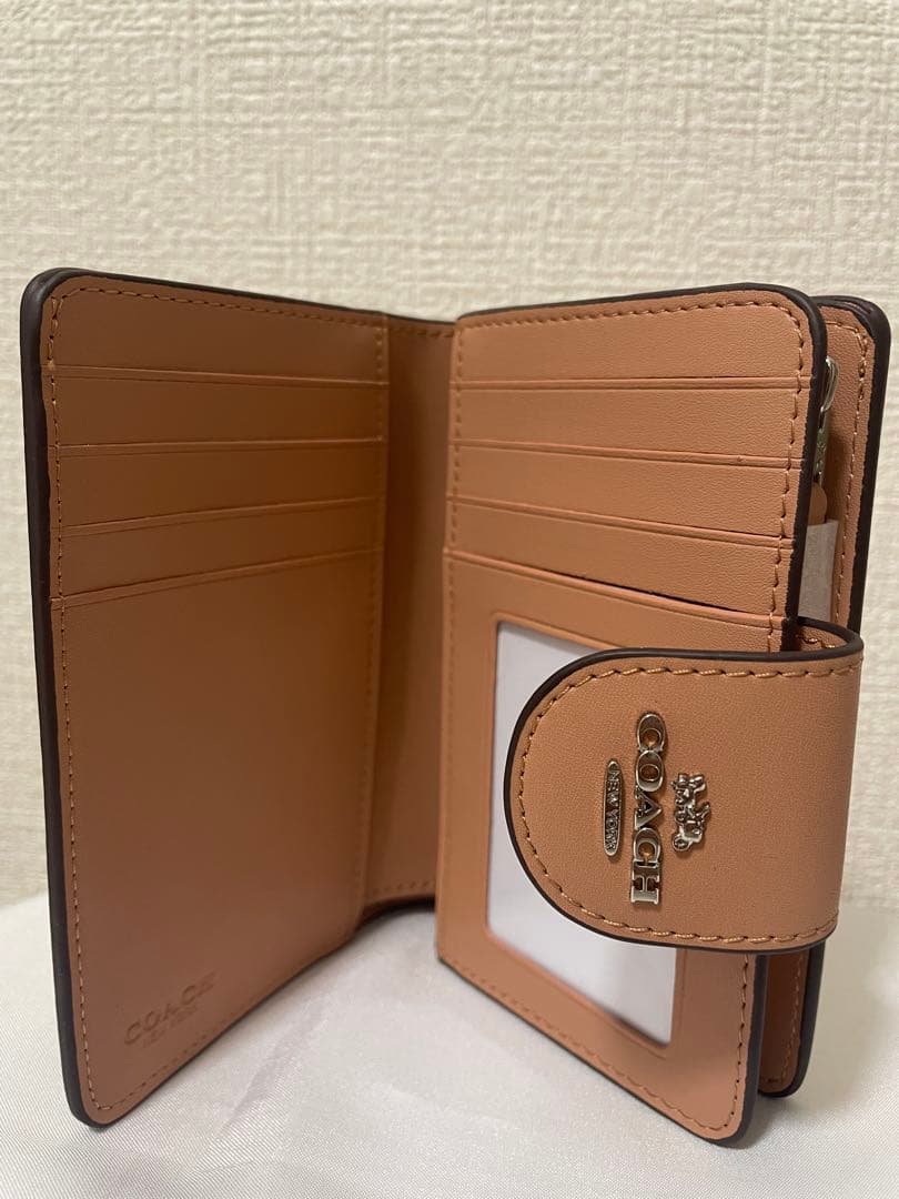 コーチ　レディース　折財布　小銭入れあり　新品　未使用