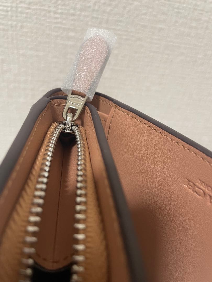 コーチ　レディース　折財布　小銭入れあり　新品　未使用