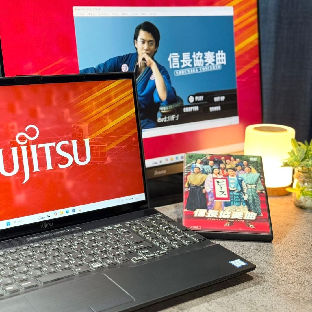 美品 富士通 ノートパソコン 第8世代i7 32GB NVMe512 起動16秒