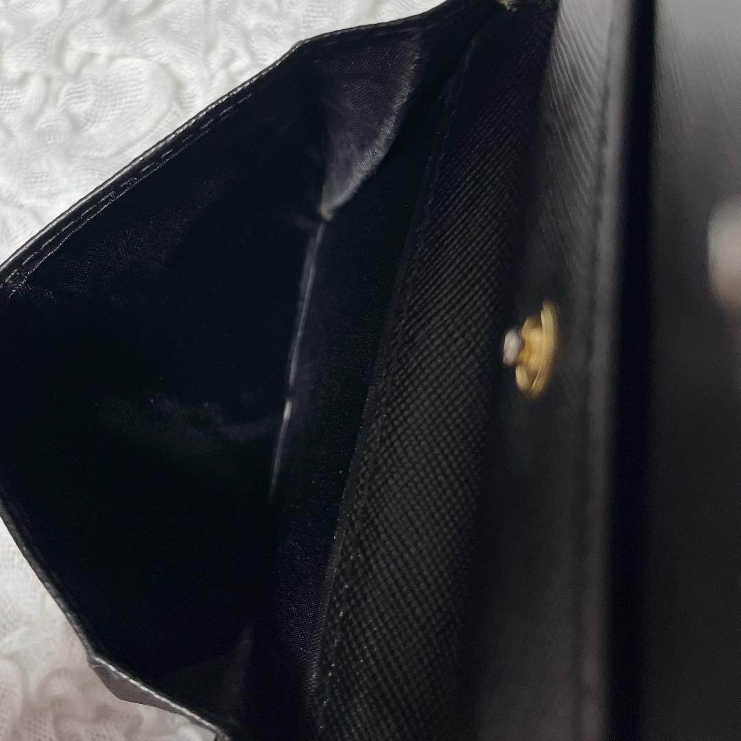 PRADA サフィアーノレザー 二つ折り財布 ブラック　コンパクト　黒　ゴールド