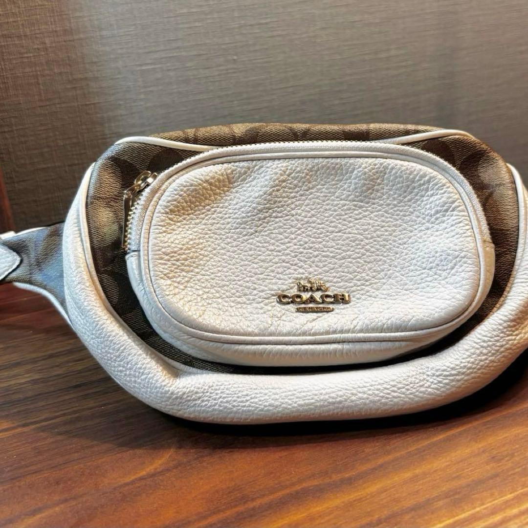 COACH ボディバッグ・ウエストポーチ ウエストバッグ　ベージュ・ホワイト