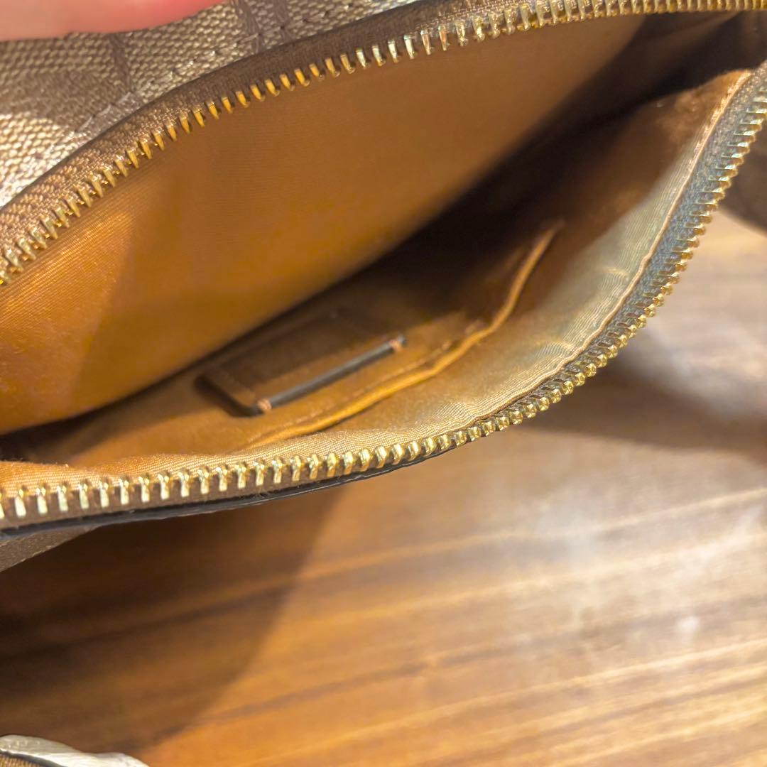 COACH ボディバッグ・ウエストポーチ ウエストバッグ　ベージュ・ホワイト
