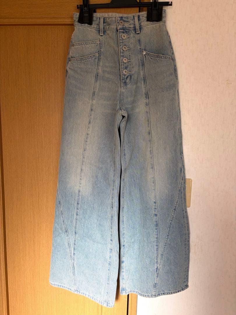 rienda 新品未使用フロントボタンデザインハイウエストデニムパンツ