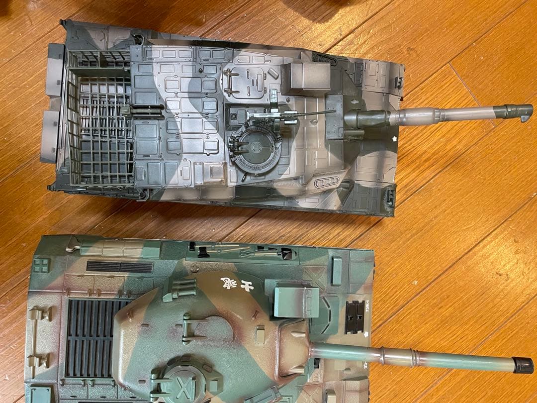 陸上自衛隊　74式戦車、10式戦車　セット