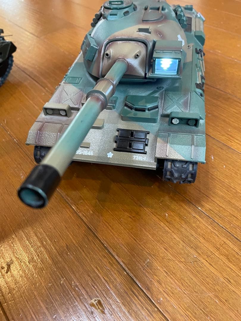 陸上自衛隊　74式戦車、10式戦車　セット