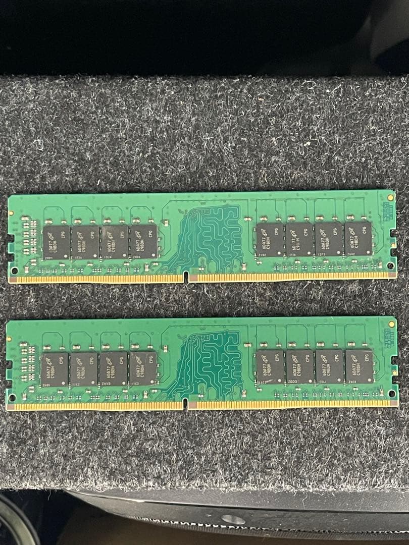 2x Crucial 8GB DDR4-2133 メモリモジュール