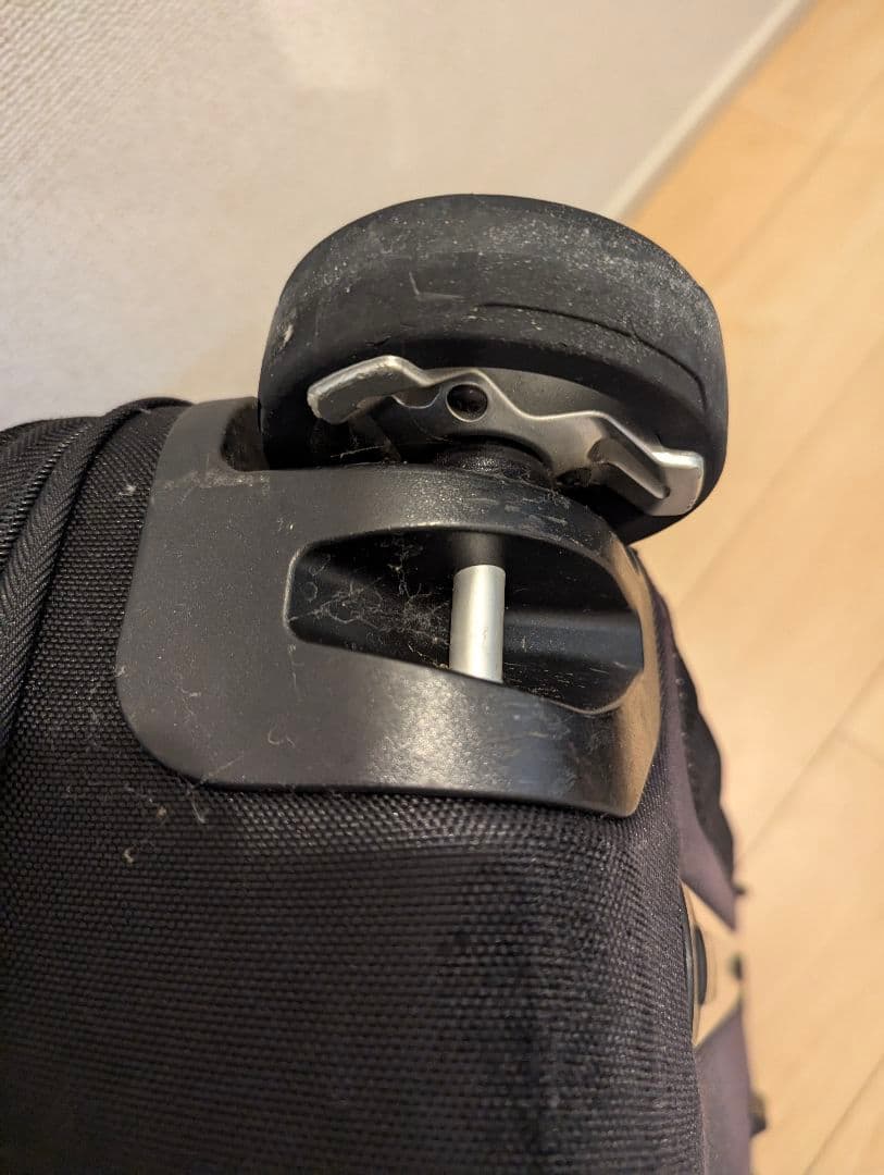 ハマジ様 スーリー THULE CROSSOVER ROLLING CARRY