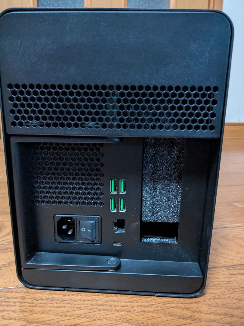 Razer Core X 外部GPUエンクロージャー　外付グラフィックボックス