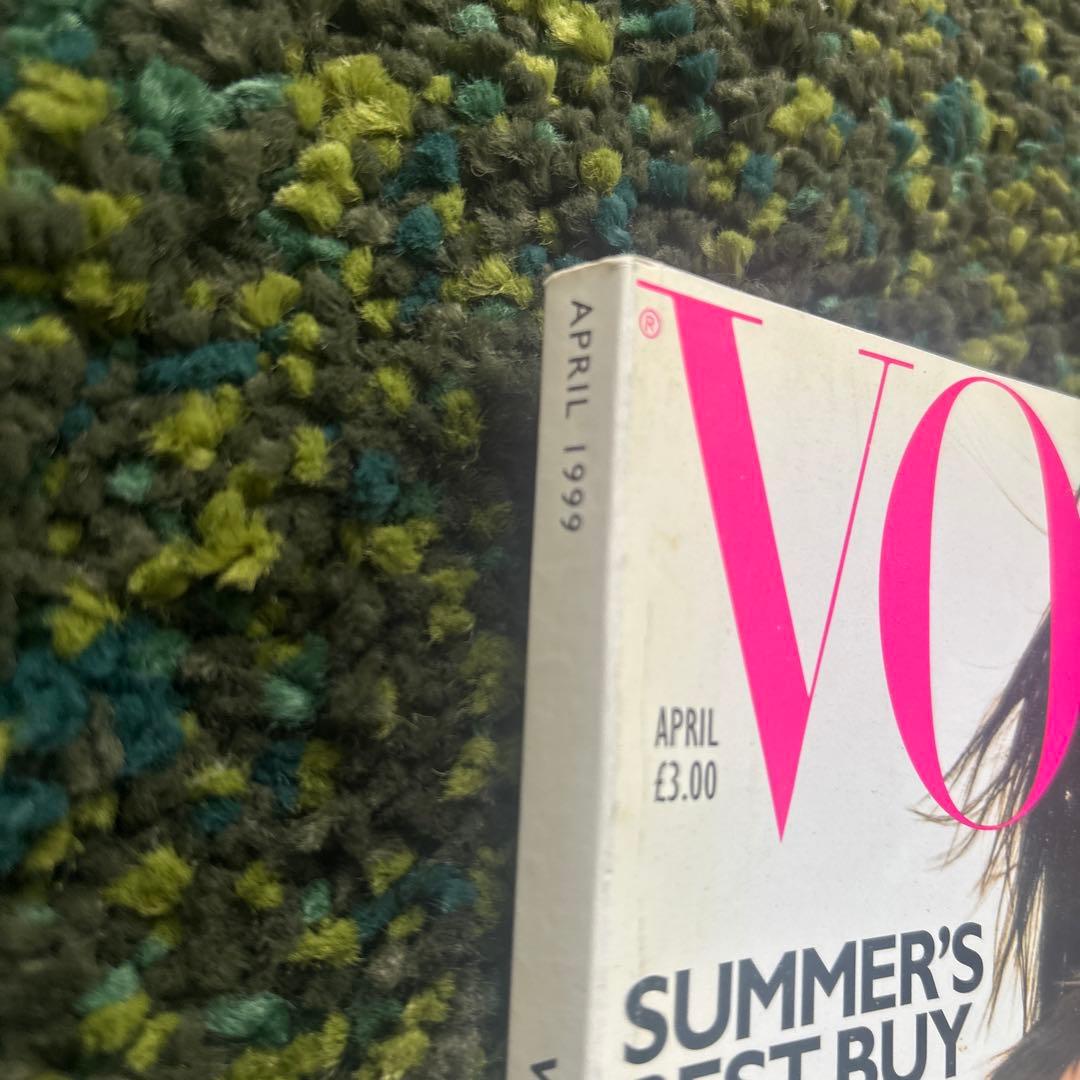 イギリスVOGUE 1999,8年Kate Moss 表紙