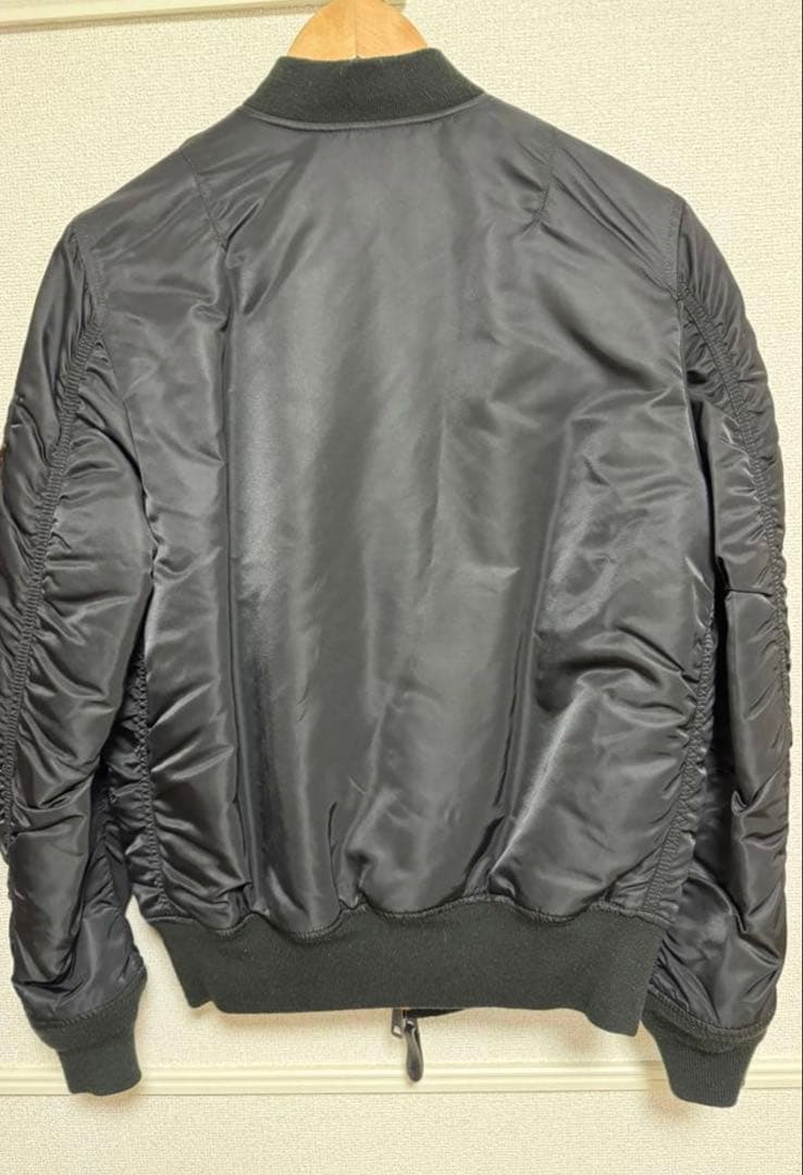Alpha Industries MA-1 フライトジャケット 黒