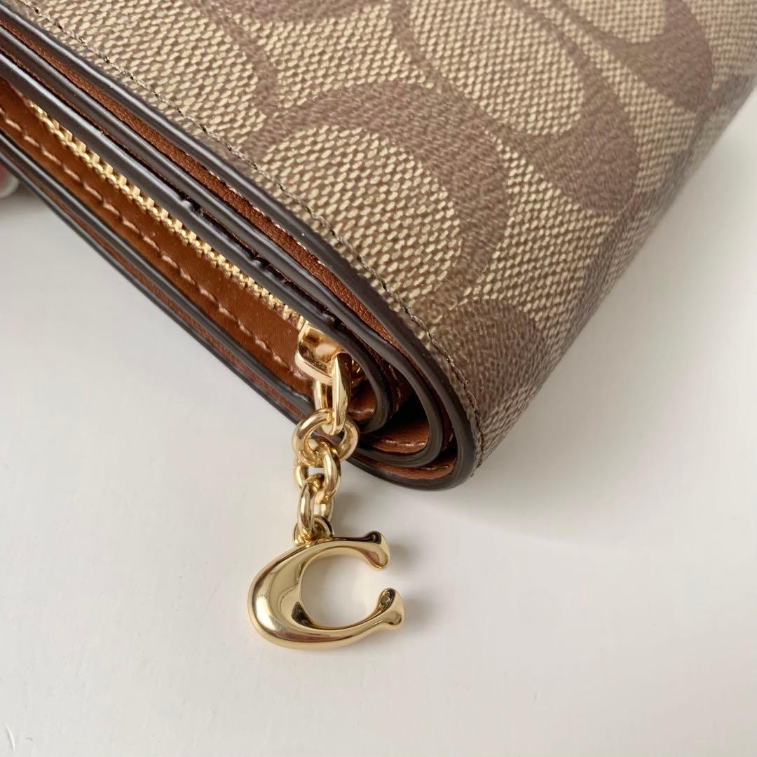 【COACH】コーチ　二つ折り財布　ベージュ　シグネチャー　新品　ミニ財布