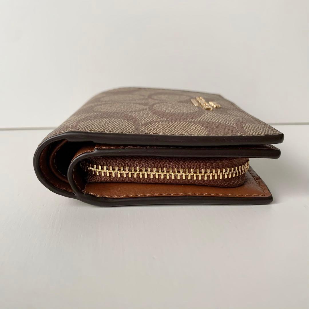 【COACH】コーチ　二つ折り財布　ベージュ　シグネチャー　新品　ミニ財布