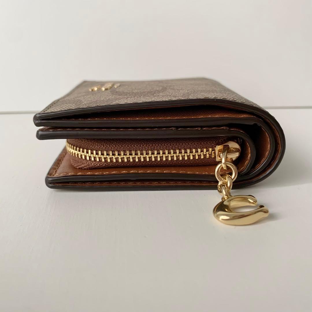 【COACH】コーチ　二つ折り財布　ベージュ　シグネチャー　新品　ミニ財布
