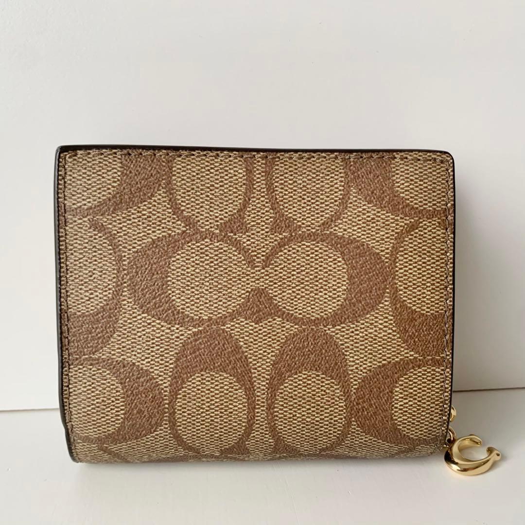 【COACH】コーチ　二つ折り財布　ベージュ　シグネチャー　新品　ミニ財布
